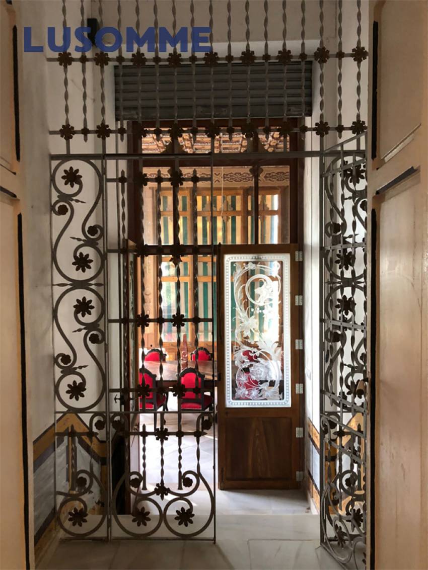 Descripción 451 - Sin comisión inmobiliaria.

Singular Palacete  del Siglo  XIX en La Villajoiosa, con 87.000 m² de parcela con plantación de cítricos 