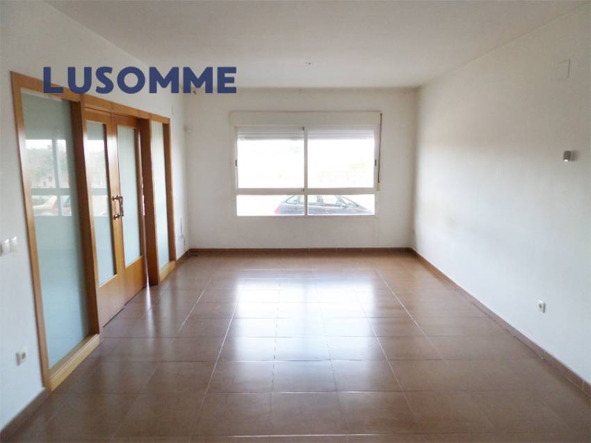 Descripción 477 - Sin comisión inmobiliaria.
Piso en venta en Plaza de la Música, Miramar.

Vivienda en primer piso, en edificio de 2007 con ascensor.
