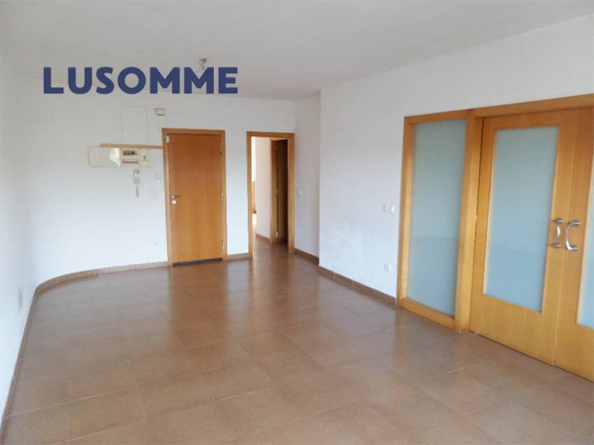 Descripción 477 - Sin comisión inmobiliaria.
Piso en venta en Plaza de la Música, Miramar.

Vivienda en primer piso, en edificio de 2007 con ascensor.
