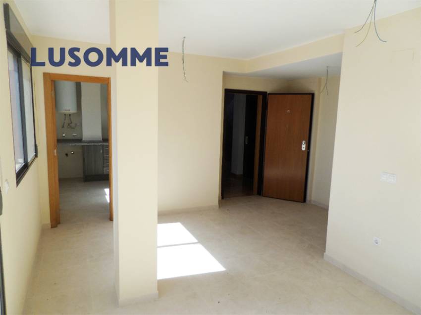 Descripción 490 - Ático con terraza en venta carrer Xúquer, Carlet.

Vivienda en cuarta planta, en edificio de 2009 con ascensor.

Ático de 92 m² con