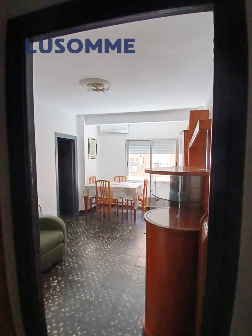 Descripción 491 - Piso en Calle Padre Viñas.
Junto a la estación de tranvía Sant Miquel dels Reis y Orriols (línea 6).

Dispone de 60 m² construidos 