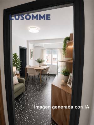 Foto de Piso en Calle Padre Viñas.
Junto a la estación de tranvía Sant Miquel dels Reis y Orriols (línea 6).

Dispone de 60 m² construidos y