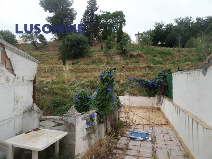 Descripción 506 - Sin comisión inmobiliaria.
Casa adosada en venta en calle Canterería, Ontinyent.

Vivienda de tres plantas totalmente para reformar, c