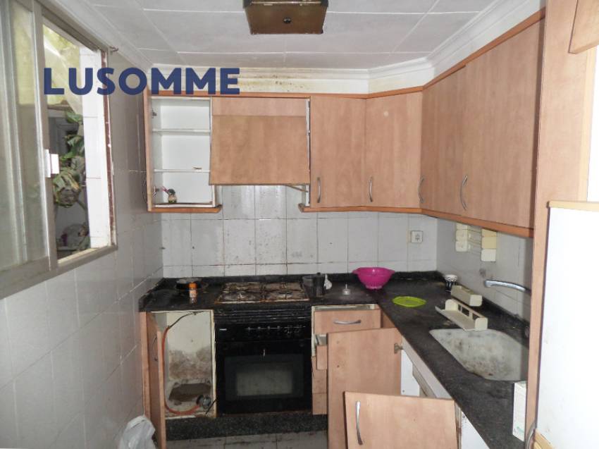 Descripción 506 - Sin comisión inmobiliaria.
Casa adosada en venta en calle Canterería, Ontinyent.

Vivienda de tres plantas totalmente para reformar, c