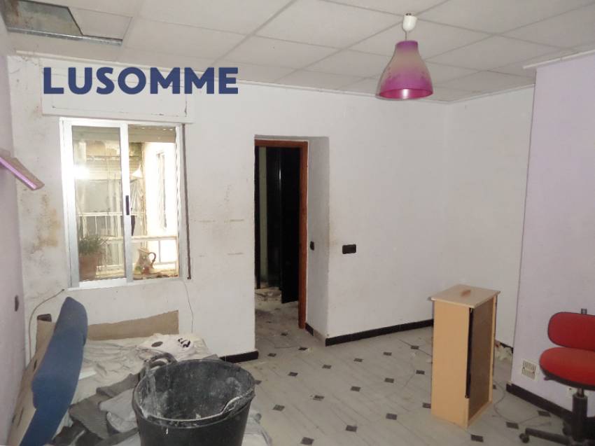 Descripción 506 - Sin comisión inmobiliaria.
Casa adosada en venta en calle Canterería, Ontinyent.

Vivienda de tres plantas totalmente para reformar, c