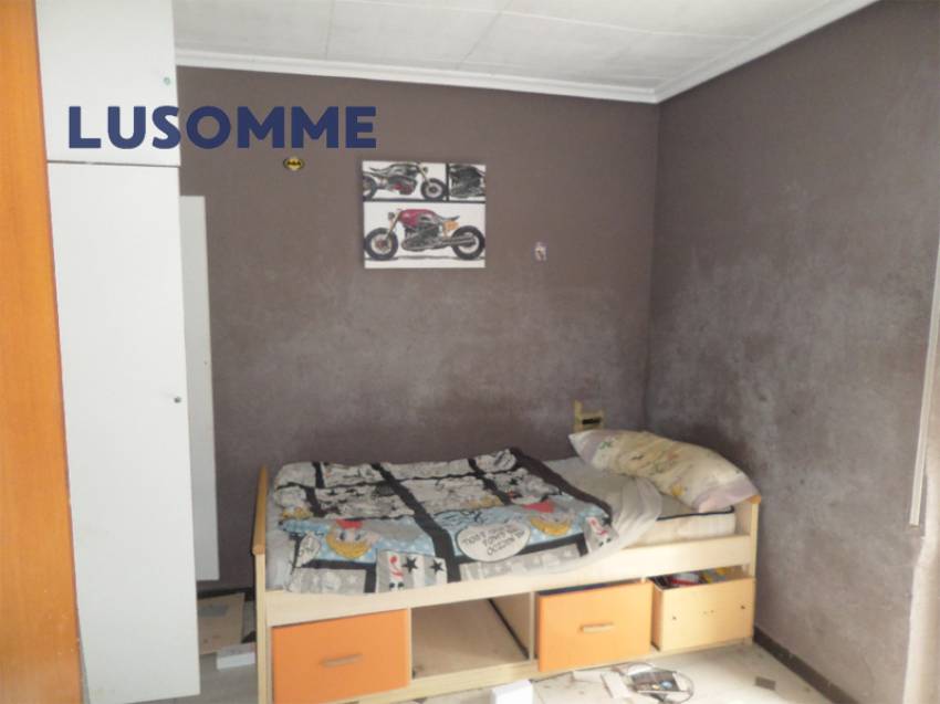 Descripción 506 - Sin comisión inmobiliaria.
Casa adosada en venta en calle Canterería, Ontinyent.

Vivienda de tres plantas totalmente para reformar, c