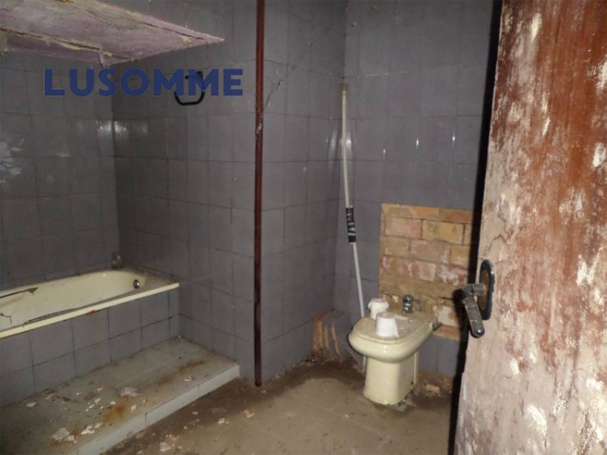 Descripción 506 - Sin comisión inmobiliaria.
Casa adosada en venta en calle Canterería, Ontinyent.

Vivienda de tres plantas totalmente para reformar, c