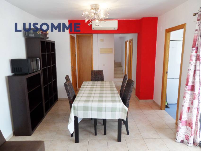 Descripción 510 - Ático dúplex con dos terrazas en Av. Central, Oropesa del Mar. 
A solo 800 m de la playa.

Vivienda en novena planta con ascensor. 
C